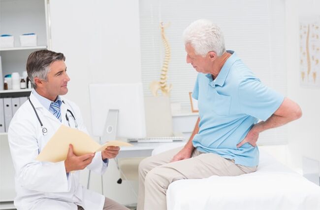 Un patient d'arthrose dans un rendez-vous avec le médecin